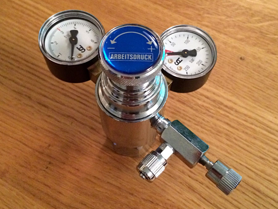 CO2_006_Pressure-reducer-with-needle-valve.jpg